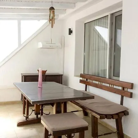 Modern Bright Close To Center And Grand Mall Daire