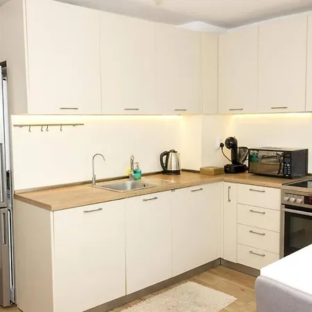 Апартамент Modern Bright Close To Center And Grand Mall *