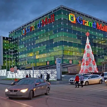 Modern Bright Close To Center And Grand Mall Варна