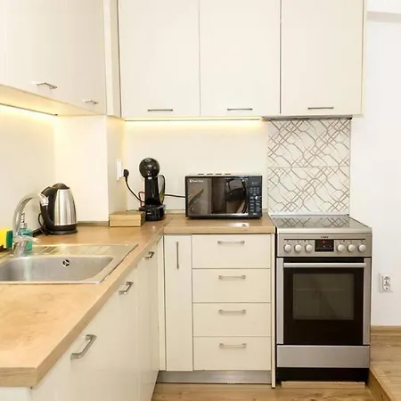 Апартамент Modern Bright Close To Center And Grand Mall