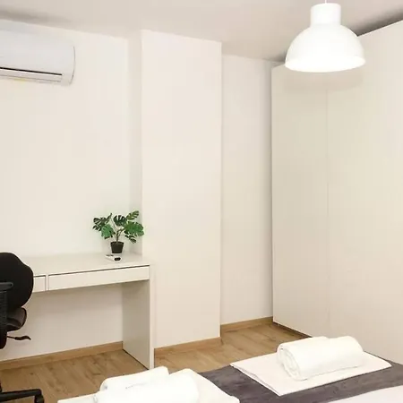 Апартамент Modern Bright Close To Center And Grand Mall Варна