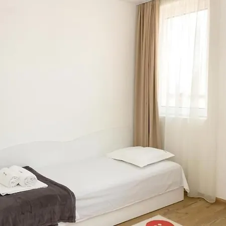 Modern Bright Close To Center And Grand Mall Апартамент Варна